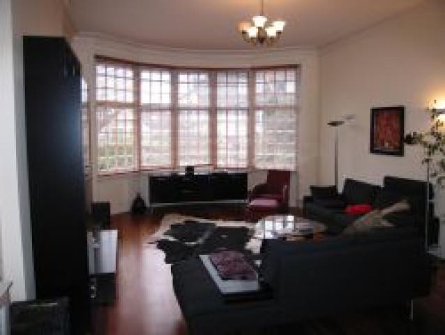 			3 Bedroom, 1 bath, 1 reception Flat			 Bracknell Gardens, HAMPSTEAD NW3